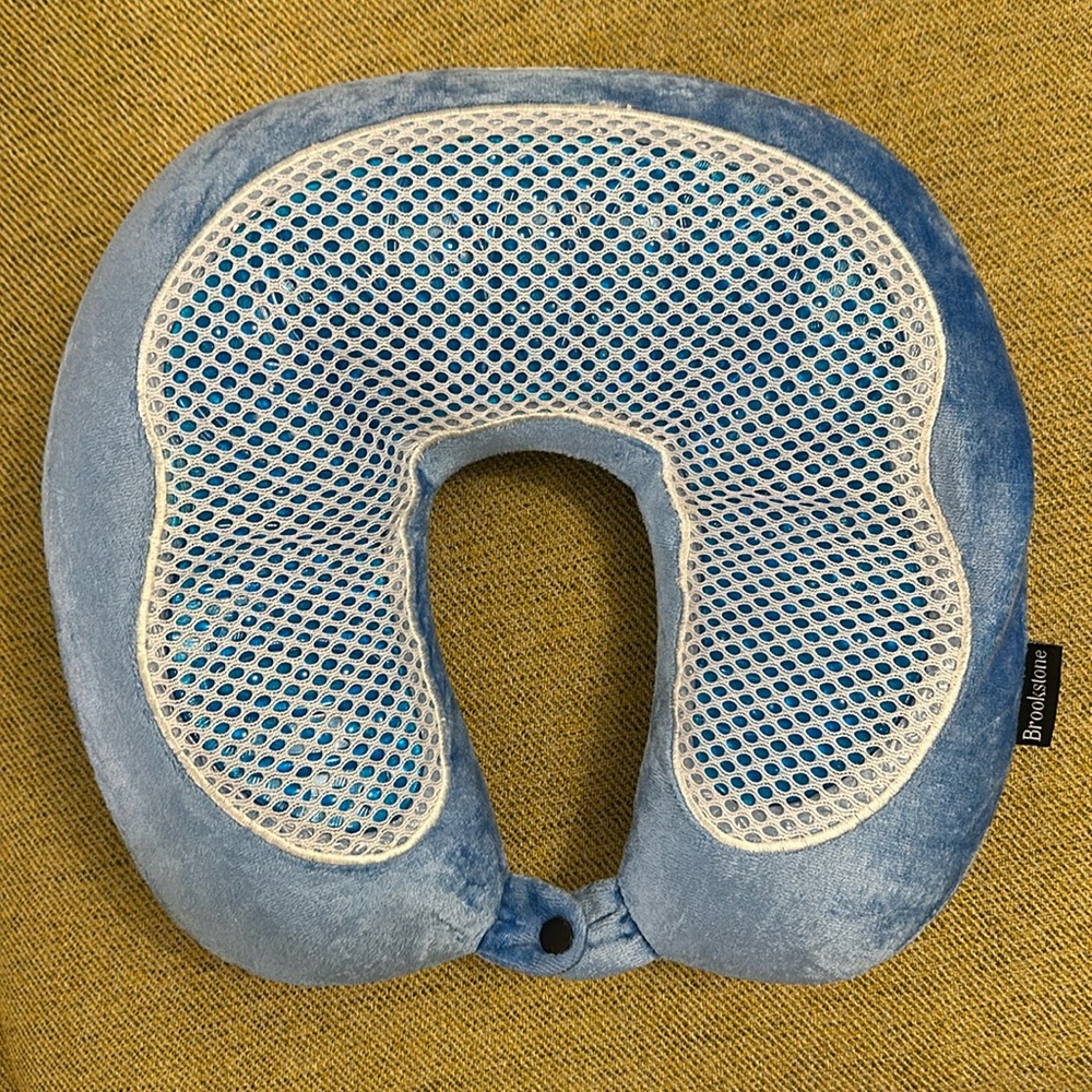 Brookstone cool gel and bamboo microbead travel neck pillow